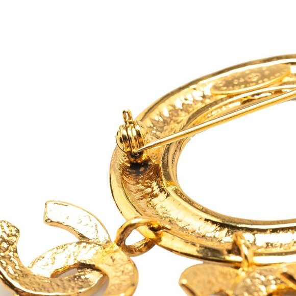 CHANEL Vintage Gold Logo Brooch - Picture 3 of 5